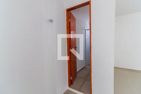 Banheiro de kitnet/studio para alugar com 1 quarto, 44m² em Parque Pinheiros, Taboão da Serra