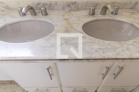 Apartamento à venda com 180m², 3 quartos e 3 vagasBanheiro 1 - Suíte Master