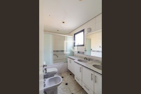 Apartamento à venda com 180m², 3 quartos e 3 vagasBanheiro 1 - Suíte Master