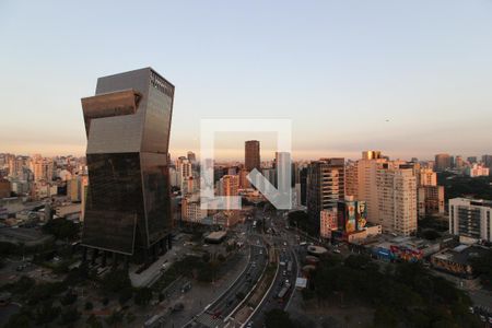 Varanda Sala/Quarto de kitnet/studio para alugar com 1 quarto, 27m² em Pinheiros, São Paulo