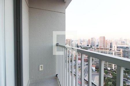 Varanda de kitnet/studio para alugar com 1 quarto, 27m² em Pinheiros, São Paulo