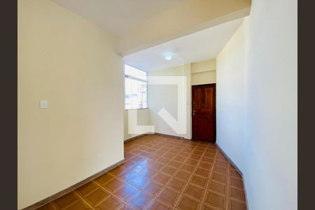 Apartamento para alugar com 105m², 3 quartos e sem vaga Apartamento para alugar com 105m², 3 quartos e sem vagaSala