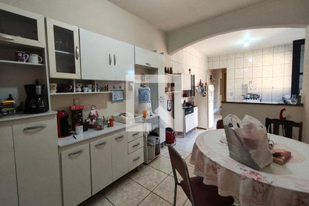 Casa à venda com 270m², 3 quartos e 4 vagas Casa à venda com 270m², 3 quartos e 4 vagasCopa