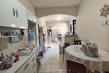 Casa à venda com 270m², 3 quartos e 4 vagas Casa à venda com 270m², 3 quartos e 4 vagasCopa