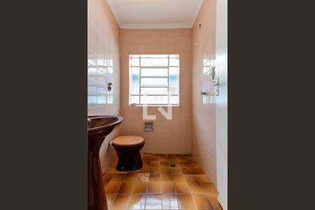 Casa à venda com 250m², 4 quartos e 7 vagasBanheiro da Edícula