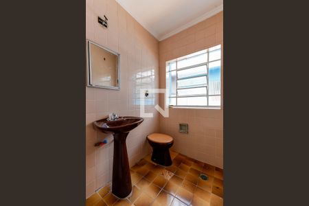 Casa à venda com 250m², 4 quartos e 7 vagasBanheiro da Edícula