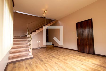 Casa para alugar com 315m², 5 quartos e 8 vagas Casa para alugar com 315m², 5 quartos e 8 vagasSala 1