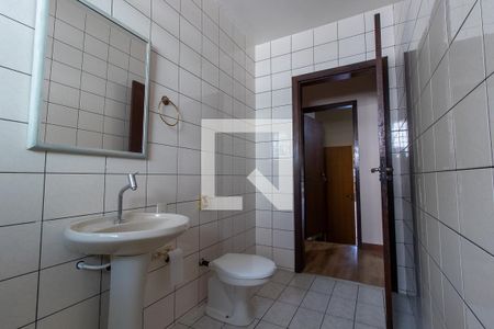 Casa para alugar com 315m², 5 quartos e 8 vagas Casa para alugar com 315m², 5 quartos e 8 vagasBanheiro da Suíte