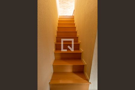 Casa para alugar com 315m², 5 quartos e 8 vagas Casa para alugar com 315m², 5 quartos e 8 vagasEscada