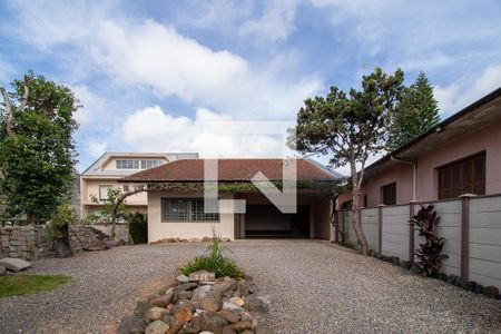 Casa para alugar com 315m², 5 quartos e 8 vagas Casa para alugar com 315m², 5 quartos e 8 vagasFachada