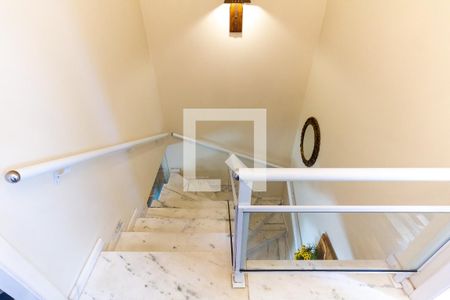 Casa à venda com 130m², 3 quartos e 2 vagasEscada