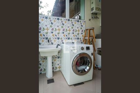 Casa à venda com 222m², 5 quartos e 4 vagas Casa à venda com 222m², 5 quartos e 4 vagasÁrea de Serviço