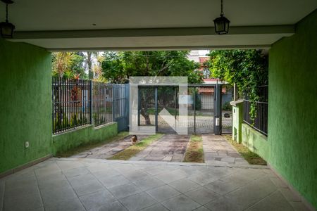 Casa à venda com 222m², 5 quartos e 4 vagas Casa à venda com 222m², 5 quartos e 4 vagasGaragem