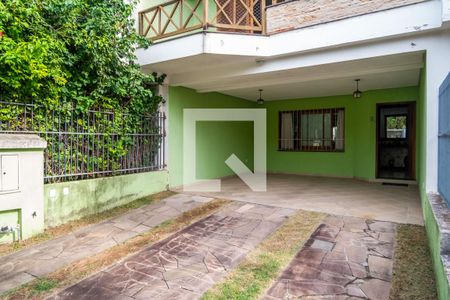 Casa à venda com 222m², 5 quartos e 4 vagas Casa à venda com 222m², 5 quartos e 4 vagasGaragem