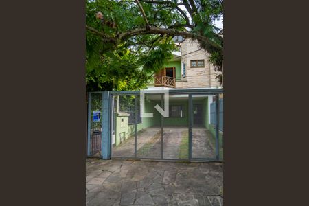 Casa à venda com 222m², 5 quartos e 4 vagas Casa à venda com 222m², 5 quartos e 4 vagasFachada