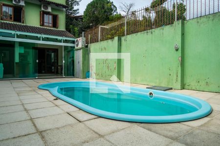 Casa à venda com 222m², 5 quartos e 4 vagas Casa à venda com 222m², 5 quartos e 4 vagasPiscina