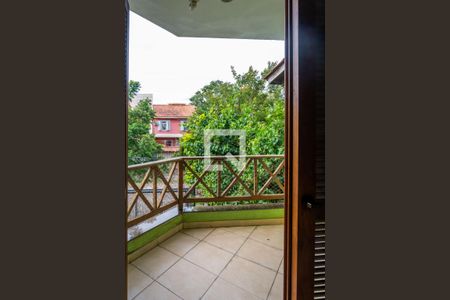 Casa à venda com 222m², 5 quartos e 4 vagas Casa à venda com 222m², 5 quartos e 4 vagasSuíte