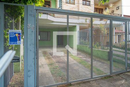 Casa à venda com 222m², 5 quartos e 4 vagas Casa à venda com 222m², 5 quartos e 4 vagasFachada