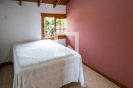 Casa à venda com 222m², 5 quartos e 4 vagas Casa à venda com 222m², 5 quartos e 4 vagasQuarto 4