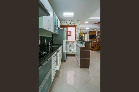 Casa à venda com 222m², 5 quartos e 4 vagas Casa à venda com 222m², 5 quartos e 4 vagasCozinha