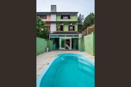 Casa à venda com 222m², 5 quartos e 4 vagas Casa à venda com 222m², 5 quartos e 4 vagasÁrea comum - Piscina