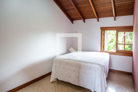 Casa à venda com 222m², 5 quartos e 4 vagas Casa à venda com 222m², 5 quartos e 4 vagasQuarto 4