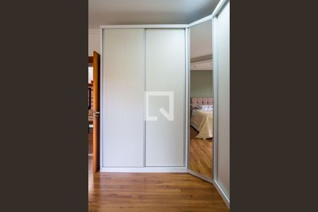 Casa à venda com 222m², 5 quartos e 4 vagas Casa à venda com 222m², 5 quartos e 4 vagasSuíte