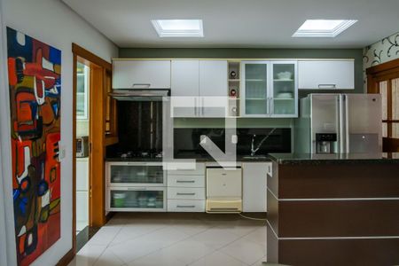 Casa à venda com 222m², 5 quartos e 4 vagas Casa à venda com 222m², 5 quartos e 4 vagasCozinha