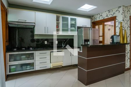 Casa à venda com 222m², 5 quartos e 4 vagas Casa à venda com 222m², 5 quartos e 4 vagasCozinha