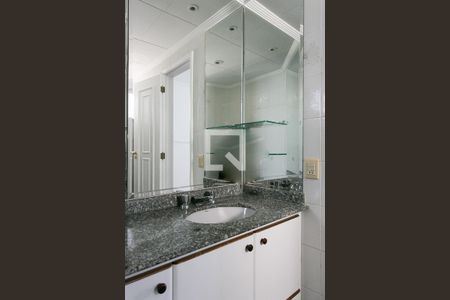 Apartamento à venda com 400m², 5 quartos e 4 vagasBanheiro da Suíte 3