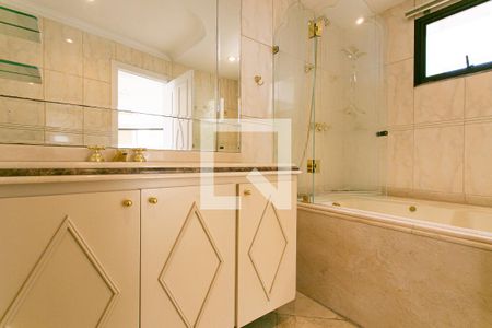 Apartamento à venda com 400m², 5 quartos e 4 vagasBanheiro da Suíte 4