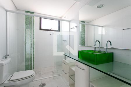 Apartamento à venda com 400m², 5 quartos e 4 vagasBanheiro da Suíte 1