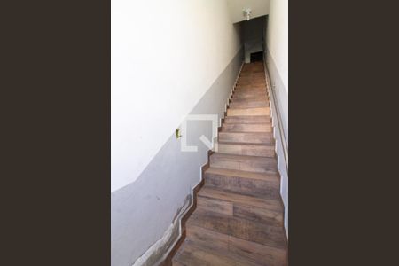 Apartamento para alugar com 46m², 2 quartos e sem vagaEscada de Acesso