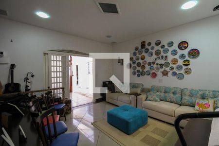 Casa à venda com 280m², 5 quartos e 4 vagas Casa à venda com 280m², 5 quartos e 4 vagasSala de Festa