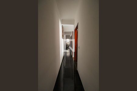 Casa à venda com 280m², 5 quartos e 4 vagas Casa à venda com 280m², 5 quartos e 4 vagasCorredor