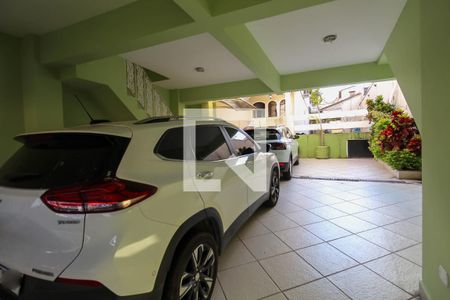 Casa à venda com 280m², 5 quartos e 4 vagas Casa à venda com 280m², 5 quartos e 4 vagasGaragem