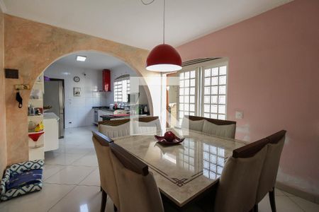 Casa à venda com 280m², 5 quartos e 4 vagas Casa à venda com 280m², 5 quartos e 4 vagasCozinha