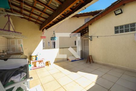 Casa à venda com 280m², 5 quartos e 4 vagas Casa à venda com 280m², 5 quartos e 4 vagasÁrea de Serviço 2