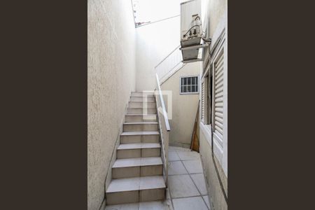 Casa à venda com 280m², 5 quartos e 4 vagas Casa à venda com 280m², 5 quartos e 4 vagasEscada Área de Serviço 2