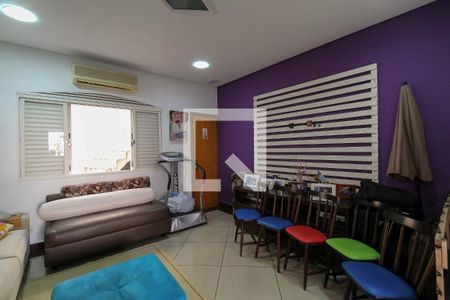 Casa à venda com 280m², 5 quartos e 4 vagas Casa à venda com 280m², 5 quartos e 4 vagasSala de Festa