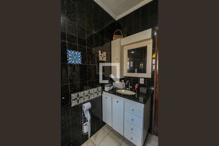 Casa à venda com 280m², 5 quartos e 4 vagas Casa à venda com 280m², 5 quartos e 4 vagasBanheiro