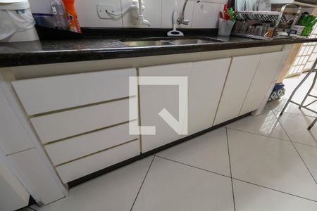 Casa à venda com 280m², 5 quartos e 4 vagas Casa à venda com 280m², 5 quartos e 4 vagasCozinha