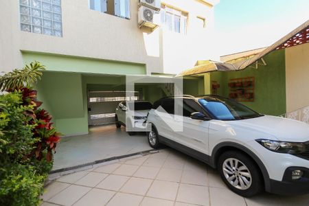 Casa à venda com 280m², 5 quartos e 4 vagas Casa à venda com 280m², 5 quartos e 4 vagasGaragem