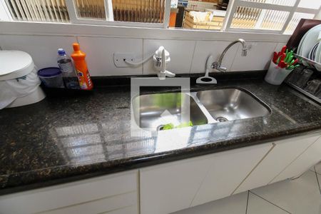 Casa à venda com 280m², 5 quartos e 4 vagas Casa à venda com 280m², 5 quartos e 4 vagasCozinha