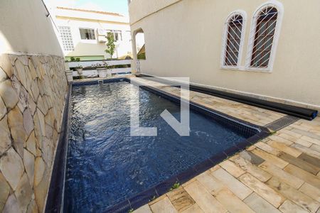 Casa à venda com 280m², 5 quartos e 4 vagas Casa à venda com 280m², 5 quartos e 4 vagasPiscina