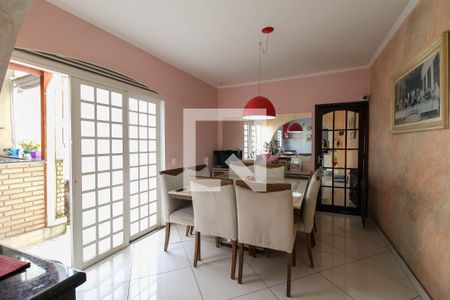 Casa à venda com 280m², 5 quartos e 4 vagas Casa à venda com 280m², 5 quartos e 4 vagasCozinha