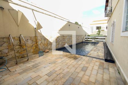 Casa à venda com 280m², 5 quartos e 4 vagas Casa à venda com 280m², 5 quartos e 4 vagasPiscina