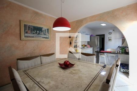 Casa à venda com 280m², 5 quartos e 4 vagas Casa à venda com 280m², 5 quartos e 4 vagasCozinha