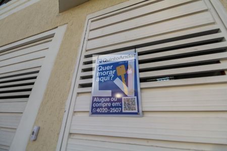 Casa à venda com 280m², 5 quartos e 4 vagas Casa à venda com 280m², 5 quartos e 4 vagasFachada