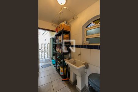 Casa à venda com 280m², 5 quartos e 4 vagas Casa à venda com 280m², 5 quartos e 4 vagasÁrea de Serviço 1